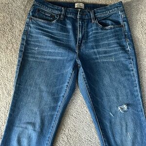 J CREW-SLIM BROKEN IN BOYFRIEND DISTRESSED JEAN SZ 28